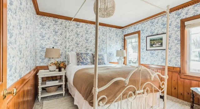 Коттедж Sleeps 23 2 Homes, Lakefront, Private Dock, Hot Tub, Game Room, Swingset, View