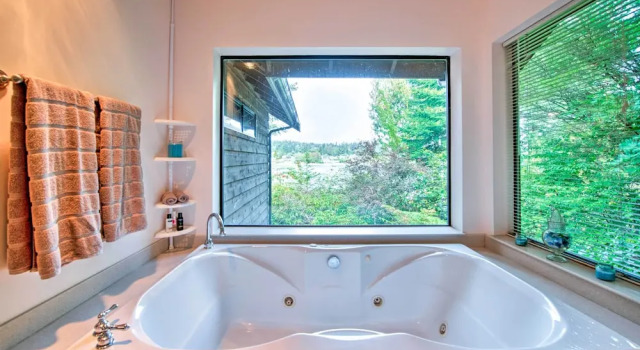 Waterfront Bainbridge Island Home: Stunning Views!, Rezervați Casă de vacanță Bainbridge Island Washington