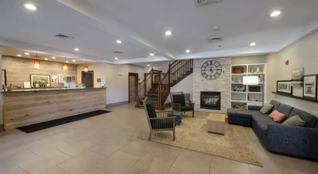 Country Inn & Suites by Radisson, Queensbury - Lake George , NY, Забронировать Отель Лейк-Джордж Adirondack Mountains