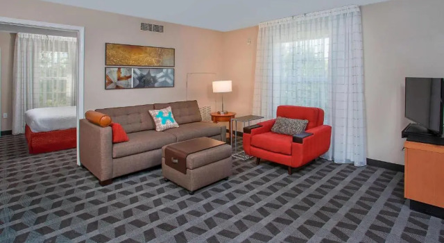 Четырёхместный люкс с 2 комнатами Courtyard by Marriott Knoxville Cedar Bluff