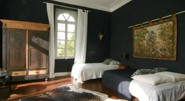 Pradia's Modern Retreat, Book Hotel Labroquere 