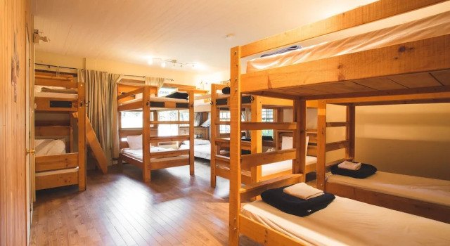 Кровать в общем номере Auberge Micro-Brasserie Le Baril Roulant