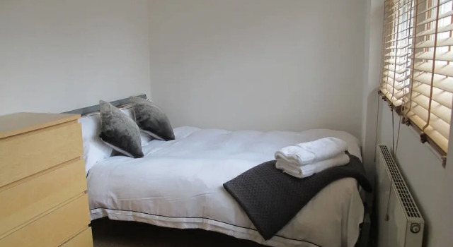 Amazing Two Bed Cottage in Victoria Park Village, Забронировать Дом для отпуска Коттеджи Лондона, рядом с Бетнал Грин, Коттедж