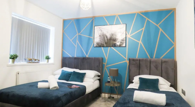 Tudors eSuites 4 Bedroom House, Забронировать Гостевой дом Гостевые дома Бирмингема, рядом с Городская больница Бирмингема, Гостевой дом