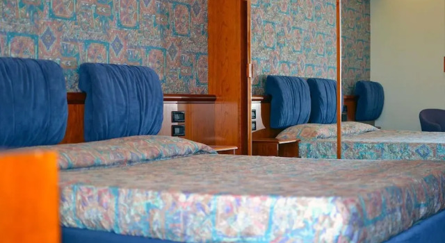 Трёхместный номер Classic с балконом Hotel Sabra