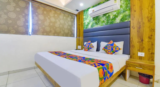 Люкс FabHotel Royal King