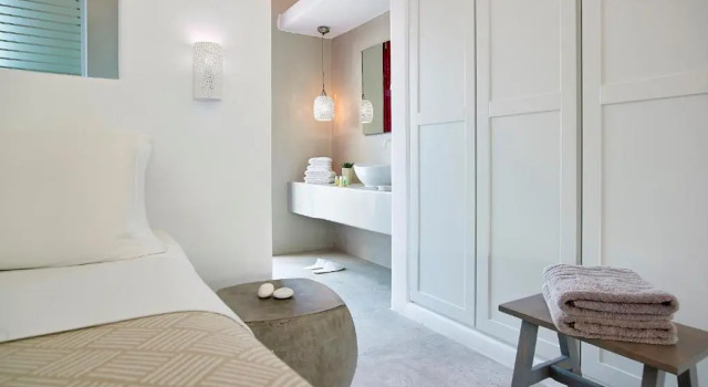 Полулюкс Unique Milos Suites