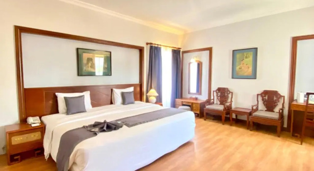 Номер Deluxe Royal Hotel Saigon