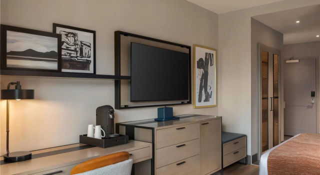 Четырёхместный номер Standard Hotel Avail Rogers, Tapestry Collection By Hilton