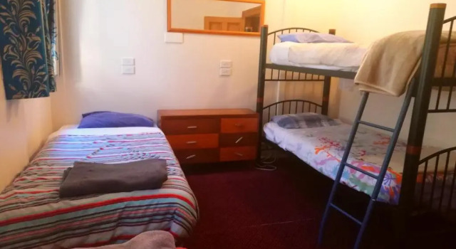 Кровать в общем номере (мужской номер) Empire Hotel Backpackers