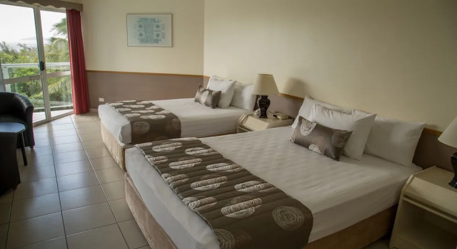 Четырёхместный номер Standard с балконом Ocean International Hotel