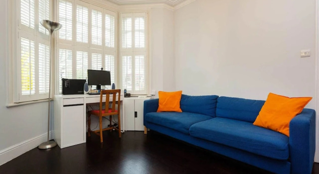 Terraced Home in Tranquil Wimbledon