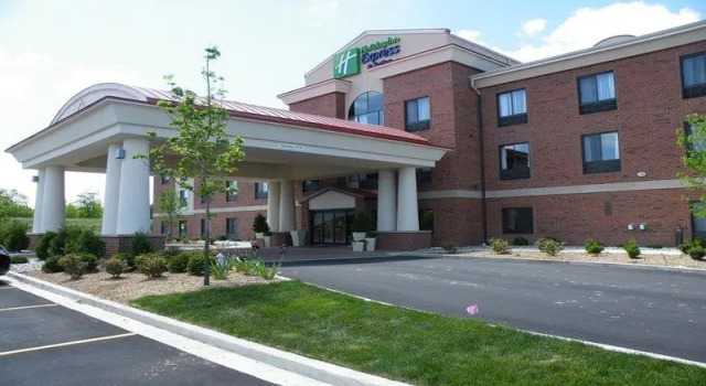 Шестиместный люкс Holiday Inn Express Hotel & Suites Lansing-Dimondale by IHG