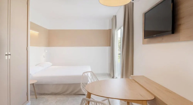 Студия с балконом SOL by Meliá Lunamar Palmanova Apartamentos