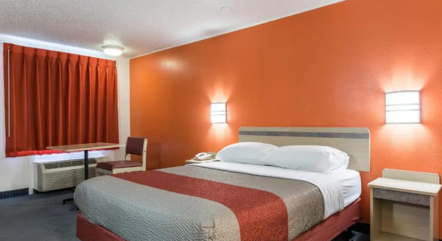 Номер Deluxe Travelodge by Wyndham Lansing