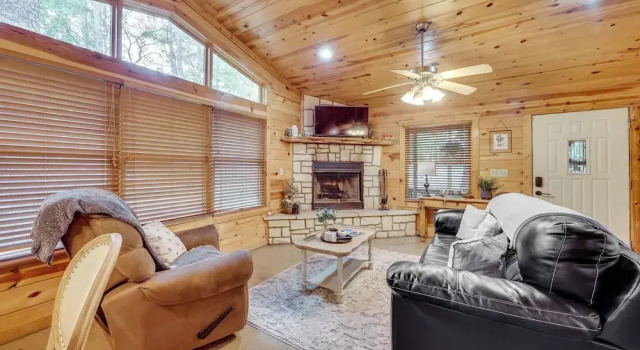 Hot Tub & Deck: Broken Bow 'azalea House', Boek Vakantiehuis Hochatown Oklahoma
