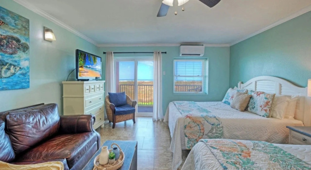 Ocean View Efficiency by Avantstay Walk to Beach + Boardwalk + Golf Cart Zone 2 Pools + Pickleball Access, Забронировать Апартаменты/квартира Апартаменты Порт-Аранзас, Апартаменты/квартира