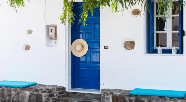 Blue & White: An Absolute Aegean dream house