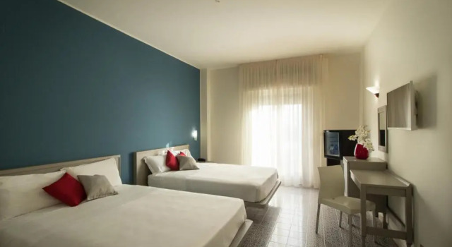 Четырёхместный номер Classic Saracen Sands Hotel & Congress Centre - Palermo