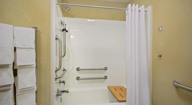 Четырёхместный номер Standard Candlewood Suites Pittsburgh-Cranberry by IHG