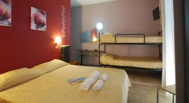 Четырёхместный номер Standard с видом на море Hotel Kent