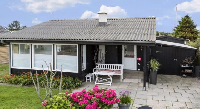"Elisabeta" - 60m from the sea in SE Jutland, Book Hotel Hotels in Juelsminde with Parking, Parking
