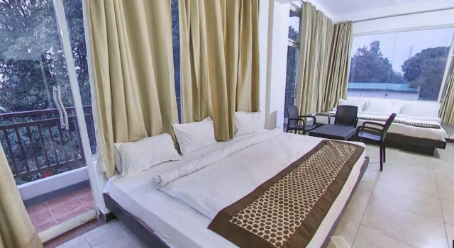 Condominium Hospitality, Rezerwuj Hotel Hotele w Kotabagh z basenem, Basen