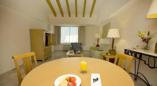Люкс Fiesta Inn Ciudad del Carmen