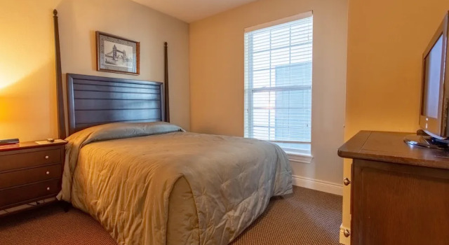 Great Gatsby 2 Bedrooms 2 Bathrooms Condo, Забронировать Отель Отели Table Rock Lake с парковкой, Парковка