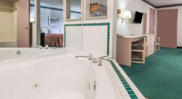Люкс Knights Inn Ottawa