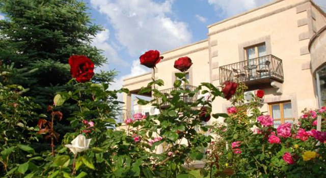 La Casa Cave