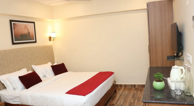 Люкс Gadiraju Palace Convention Centre & Hotel