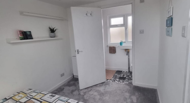 Spacious 4-Bedroom House, Varaa Villa Mökit kohteessa Merseyside, Mökki