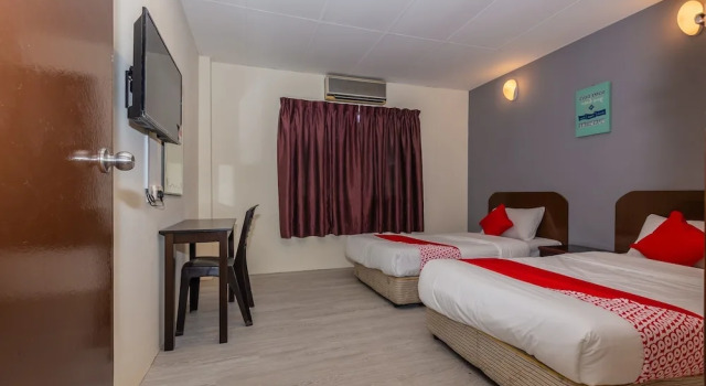 Номер Deluxe OYO 90893 Hotel 68 Kampung Lapan