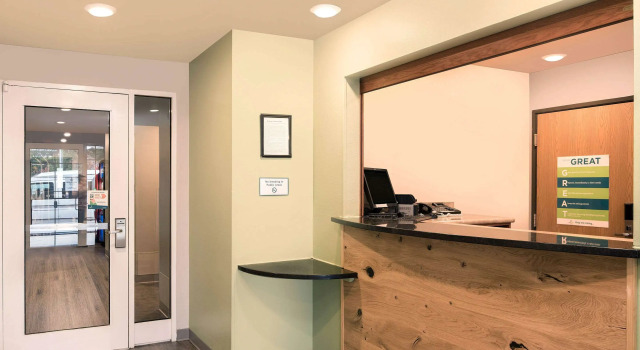WoodSpring Suites Raleigh Apex, Забронировать Отель Апекс Raleigh-Durham Metropolitan Area