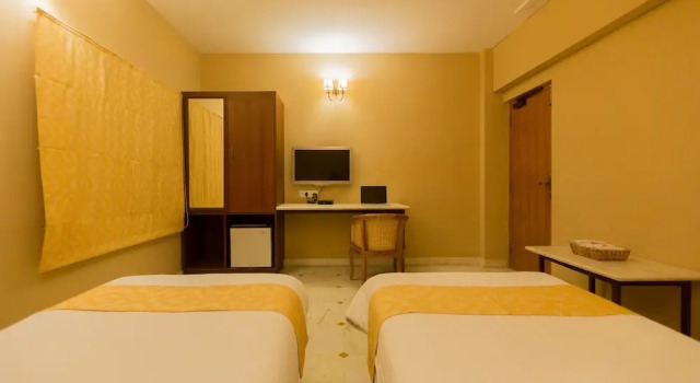 Hanu Reddy Residences Poes Garden