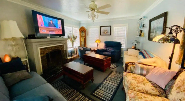 Коттедж с 4 комнатами CaroleBelle Cottage-sleeps 8+hot tub/grills/firepit