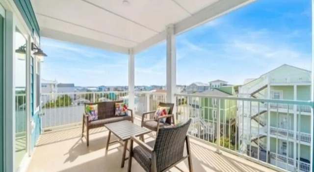 Номер Standard с 5 комнатами с балконом Sunnyside - Ocean And Inlet Views, Steps To Beach Access, Plus Parking For 4! 5 Bedroom Townhouse by RedAwning