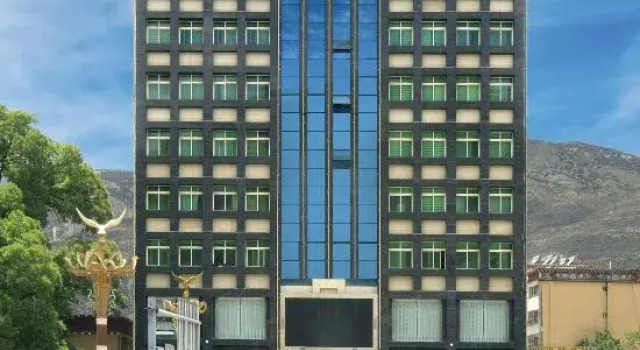 金弦子大酒店, Book Hotel Hoteller i Batang med parkering, Parkering