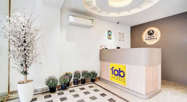 FabHotel Amrit Luxury Inn - 1km from RBS Services India Pvt. Ltd Gurgaon, Забронировать Отель Гургаон 