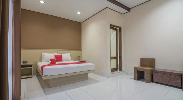 Номер Deluxe RedDoorz plus near Museum Geologi Bandung