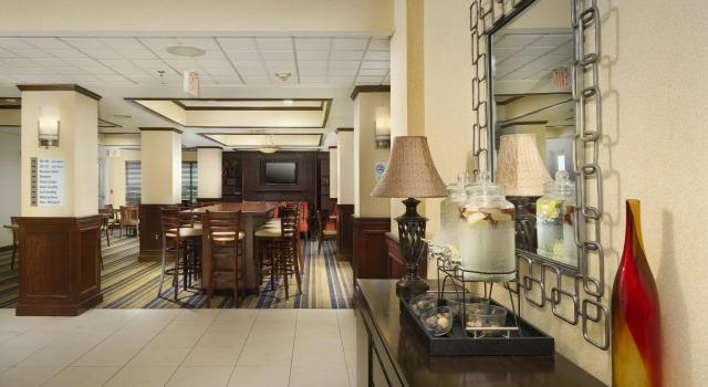 Holiday Inn Express & Suites San Antonio West Sea World Area, an IHG Hotel, Buchen Sie Hotel San Antonio Bexar County