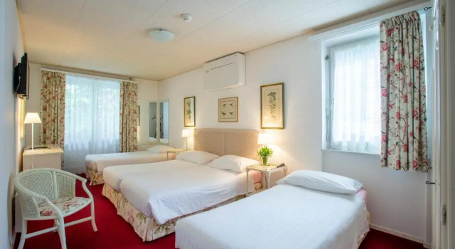 Четырёхместный номер Standard с балконом Piccolo Hotel