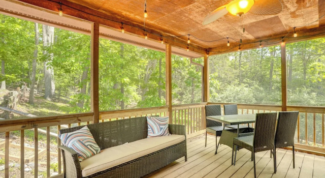 Mcgaheysville Home w/ Screened Porch & Gas Grill!, Prenota Hotel Hotel a Virginia con parcheggio, Parcheggio