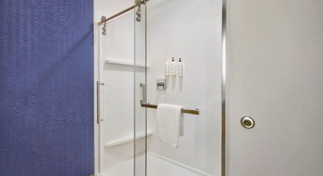Шестиместный люкс Fairfield by Marriott Inn & Suites Cincinnati North West Chester
