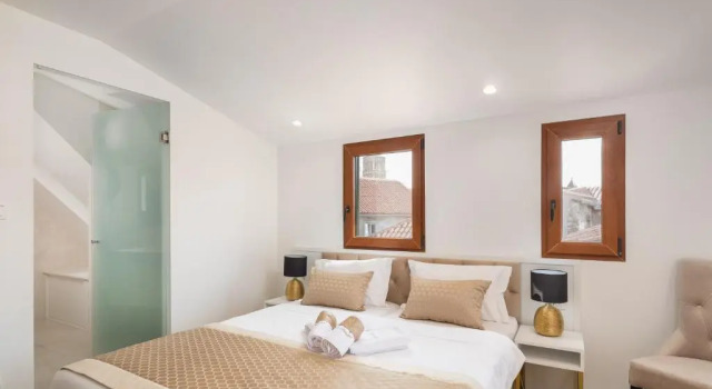 Двухместный номер Deluxe с балконом Le Premier Luxury Rooms