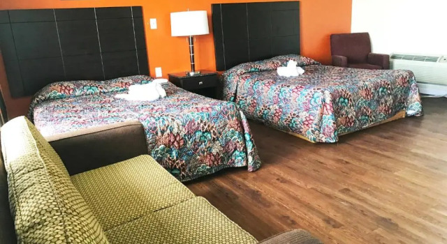 Полулюкс Skyview Manor Motel