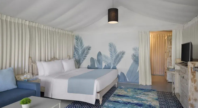 Номер Premium The Fern Seaside Luxurious Tent Resort Daman, Series by Marriott