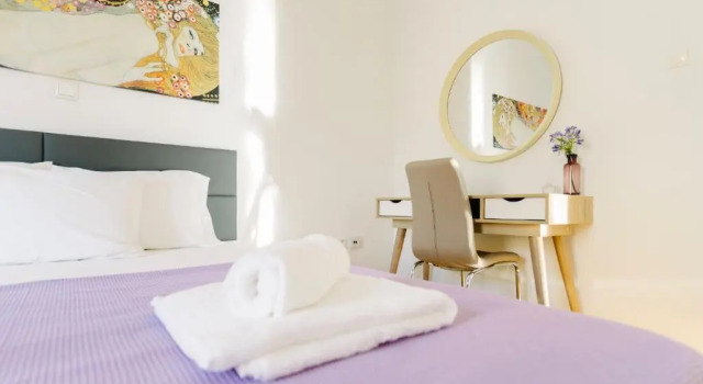 Bright 2 bedrooms apt. in the heart of Athens w stunning views to Acropolis