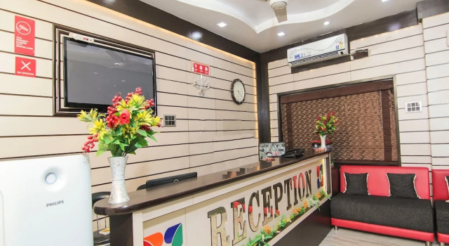 OYO 9242 Le-Leisure Hotel, Забронировать Отель Отели Аллахабад с завтраком, Завтраки